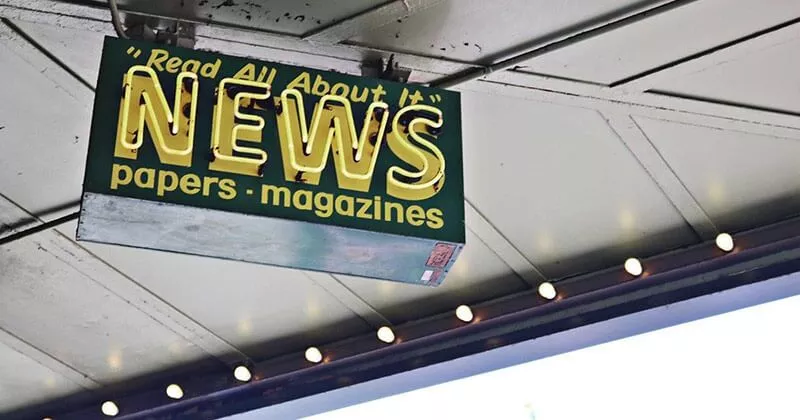 標誌顯示“閱讀所有相關信息”，為報紙和雜誌做廣告。