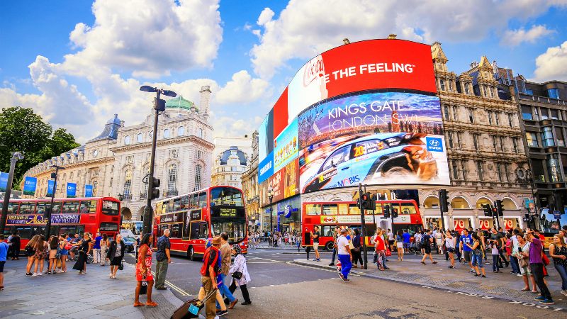 Iklan Sirkus Piccadilly