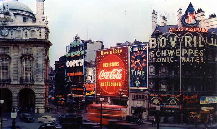iklan sirkus piccadilly - coca cola