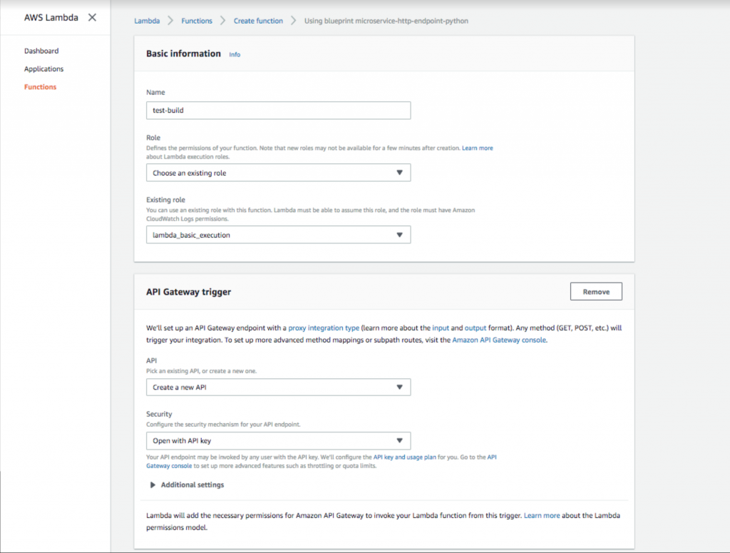 Configuração de uma chave de gateway de API aberta no AWS Lambda.