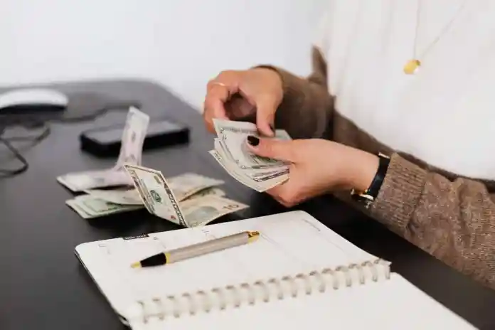 什么是经济援助?我如何在 2022 年申请 1 repay