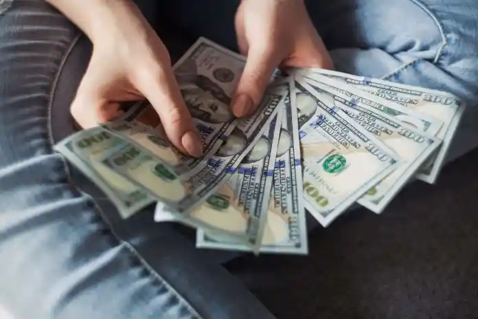 Che cos'è un negozio al dettaglio? Dovresti considerare l'e-commerce nel 2022 1 Investment