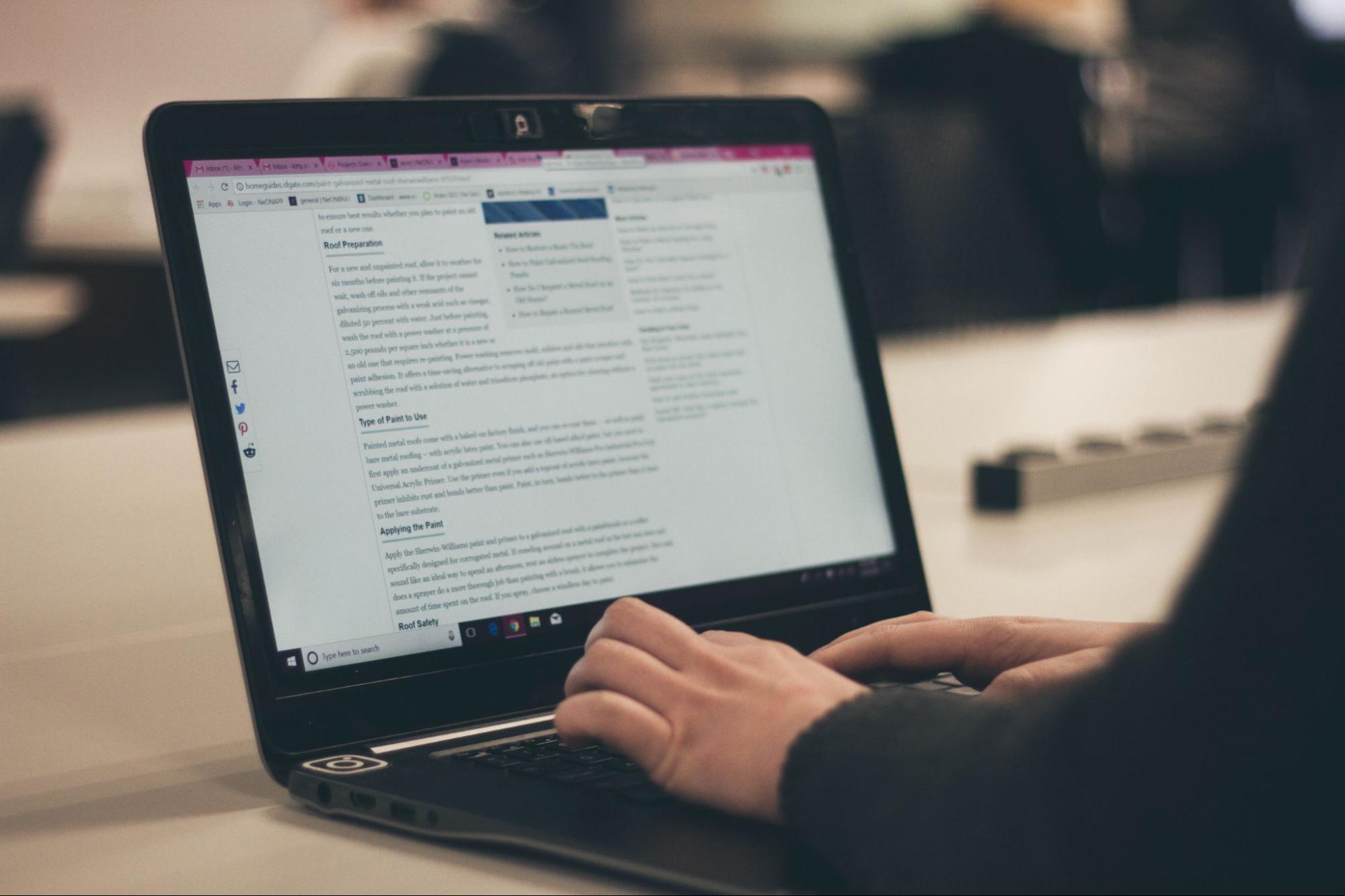 attività di blogging online