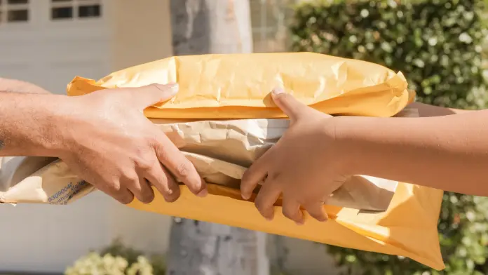 ¿Qué es el comercio electrónico de DHL? ¿En qué se diferencia de DHL Express 2? deliver