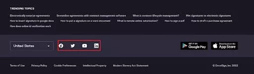 Das Einfügen von Links zu sozialen Profilen in die Fußzeile Ihrer Website, wie z. B. der DocuSign-Website, ist einer der wichtigsten Tipps zum Website-Design