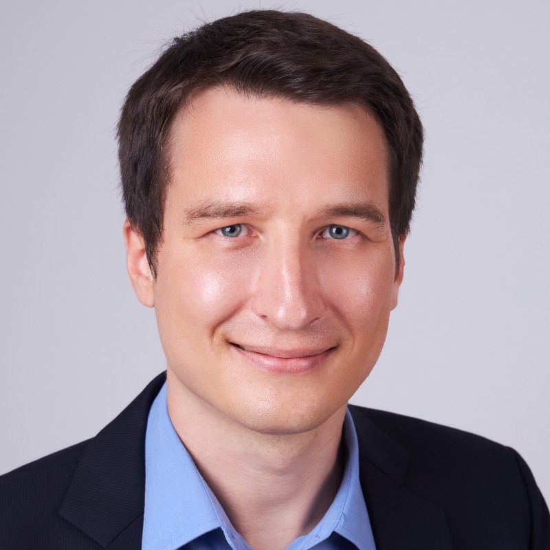 İçerik Oluşturma/Pazarlama Uzmanı: Simon Bacher