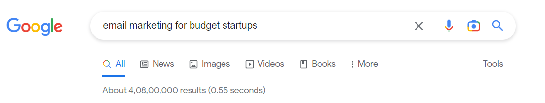 Capture d'écran du nombre de résultats de recherche Google pour le marketing par e-mail pour les startups à petit budget.