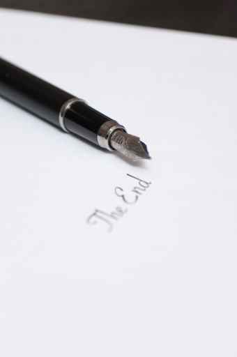 Pulpen dan tulisan "The End"