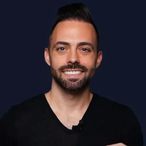 AdamEnfroy.com'un Kurucusu Adam Enfroy. Dijital pazarlama trendleri: TikTok ve kısa biçimli video.