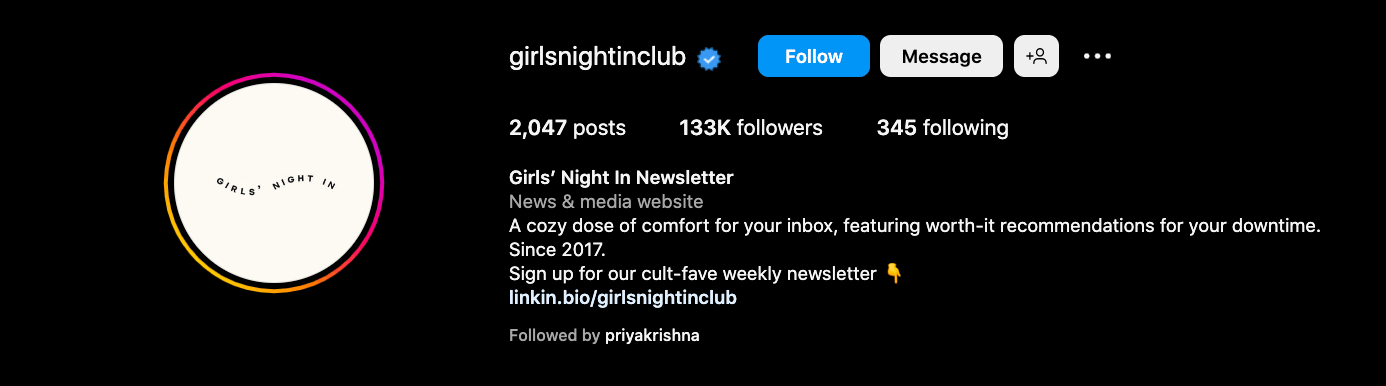 سيرة ذاتية في Instagram تحتوي على CTA قوي يشجع المشاهدين على التسجيل للحصول على قائمة بريد إلكتروني