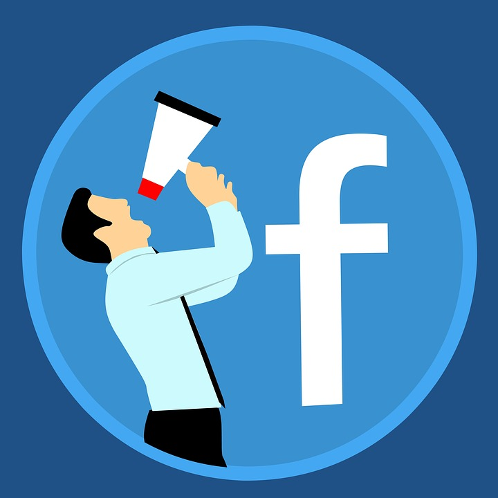 Ilustrasi seorang pria menggunakan megafon yang ditempelkan di atas logo Facebook untuk menunjukkan kekuatan iklan Facebook