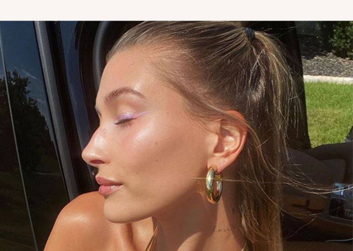 Hailey Bieber kız makyajı görünümü