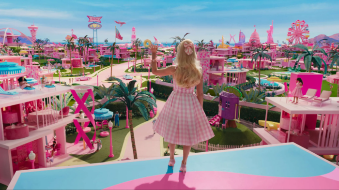 Estética Barbiecore, escena de la película Barbie.