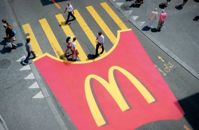 werben sie mit guerilla-marketing für ihr geschäft – am beispiel von mcdonalds