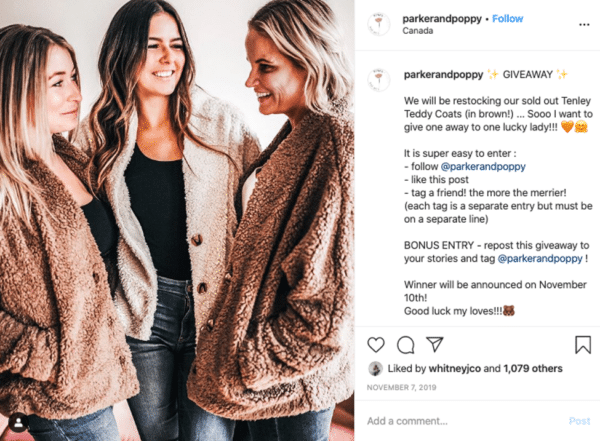 Post virale di Instagram di Parker e Poppy, tre donne che parlano
