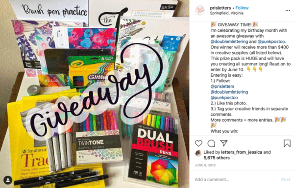 Post virale di Instagram di Pris Letters con libri da colorare, penne e materiali in omaggio