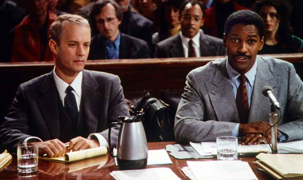Konflikt | Tom Hanks und Denzel Washington in einem Gerichtssaal im Film Philadelphia
