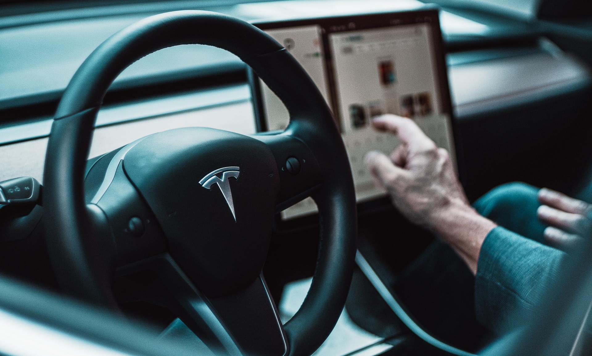 Interni dell'auto Tesla