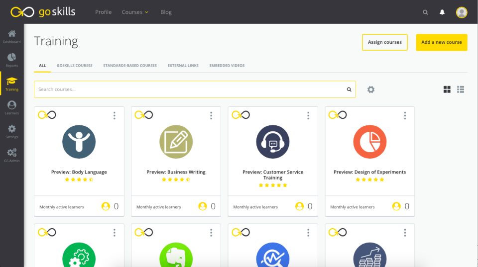 Una captura de pantalla de una biblioteca de cursos de capacitación en GoSkills.