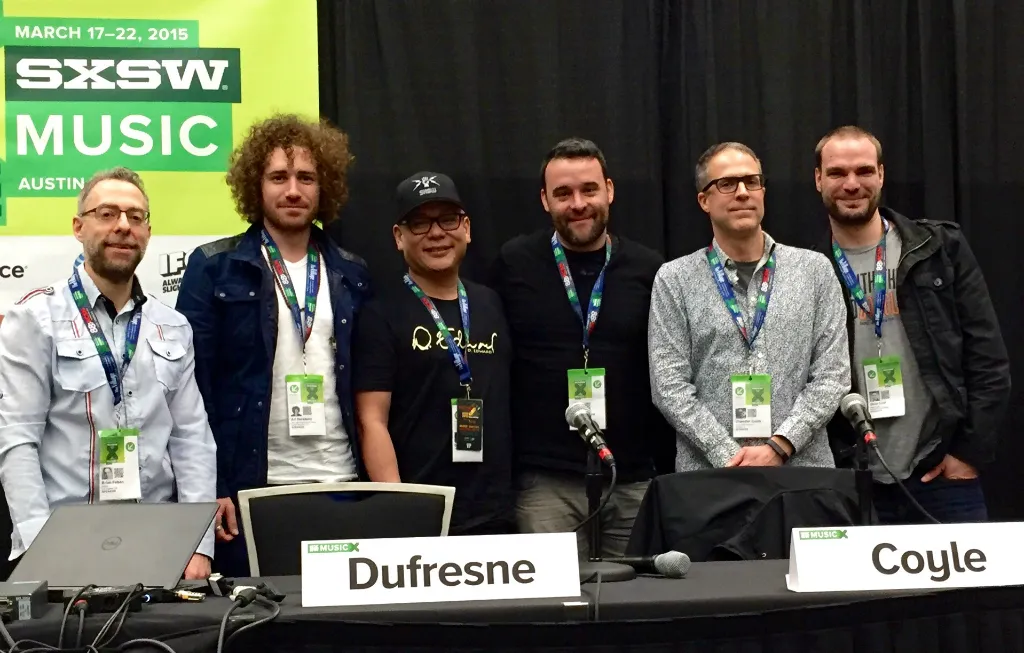 SXSWのバンドウェブサイトExtremeMakeoverパネリストと優勝者のD.エドワード