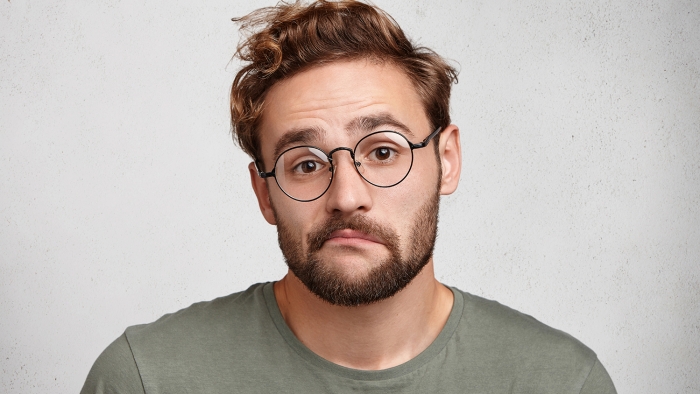 homme douteux