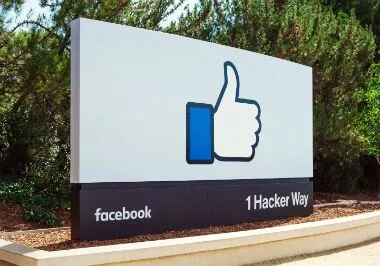 Znak siedziby Facebooka na Hacker Way
