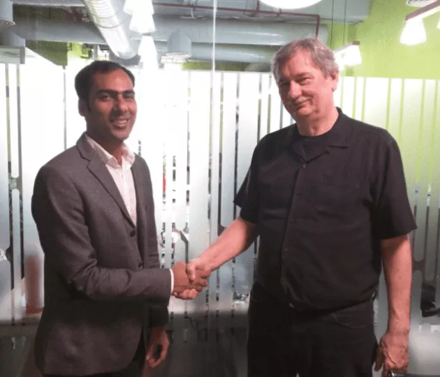 Bruce Clay avec le gagnant du concours Dhananjay Kumar
